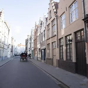 https://the-abiente-rooms.bruges-hotels.info